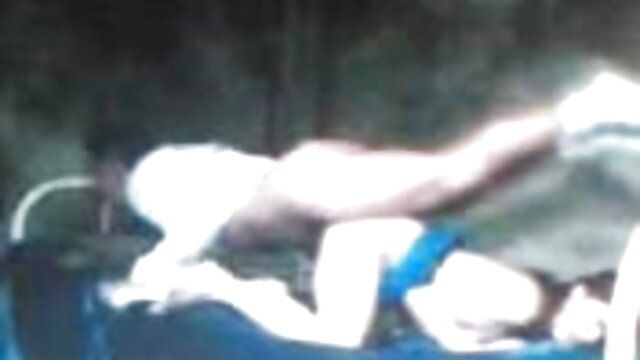 جودة عالية الدقة :  القليل من المساعدين في سن موقع سكس مترجم عربي جديد المراهقة لسانتا! فيديو سكس 